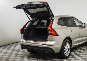 Подержанный автомобиль Volvo XC60 2018 года (17 фото)