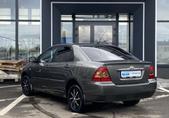 Подержанный автомобиль Toyota Corolla Sedan 2006 года (7 фото)