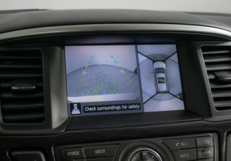 Подержанный автомобиль Nissan Pathfinder 2015 года (14 фото)