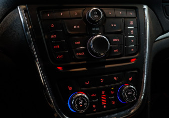 Подержанный автомобиль Opel Mokka 2014 года (14 фото)