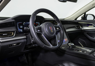 Подержанный автомобиль Hongqi H5 2023 года (9 фото)