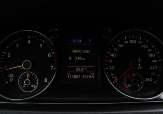 Подержанный автомобиль Volkswagen Passat CC 2013 года (21 фото)
