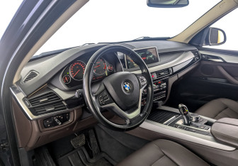 Подержанный автомобиль BMW X5 2018 года (16 фото)