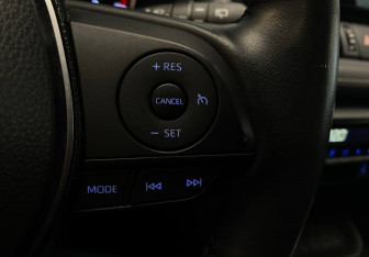 Подержанный автомобиль Toyota RAV4 2021 года (11 фото)