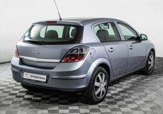 Подержанный автомобиль Opel Astra Hatchback 2010 года (5 фото)