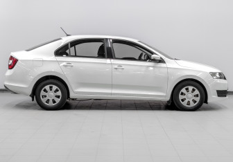 Подержанный автомобиль Skoda Rapid Liftback 2019 года (4 фото)