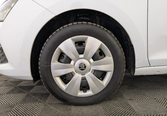 Подержанный автомобиль Skoda Rapid Liftback 2021 года (13 фото)