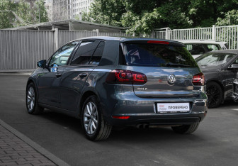 Подержанный автомобиль Volkswagen Golf Hatchback 2012 года (6 фото)