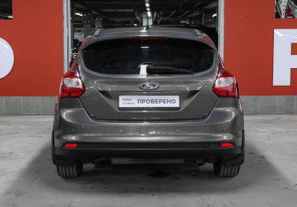 Подержанный автомобиль Ford Focus Hatchback 2011 года (6 фото)
