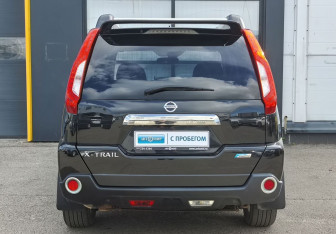 Подержанный автомобиль Nissan X-Trail 2012 года (6 фото)