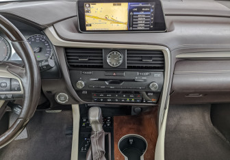 Подержанный автомобиль Lexus RX 2019 года (17 фото)