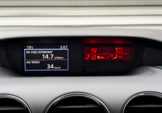 Подержанный автомобиль Mazda CX-7 2010 года (16 фото)