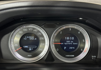 Подержанный автомобиль Volvo XC60 2011 года (11 фото)