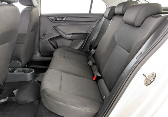 Подержанный автомобиль Skoda Rapid Liftback 2019 года (12 фото)