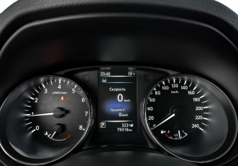 Подержанный автомобиль Nissan X-Trail 2018 года (16 фото)