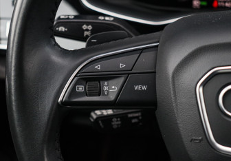 Подержанный автомобиль Audi Q8 2019 года (31 фото)