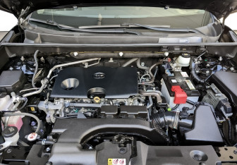 Подержанный автомобиль Toyota RAV4 2021 года (9 фото)