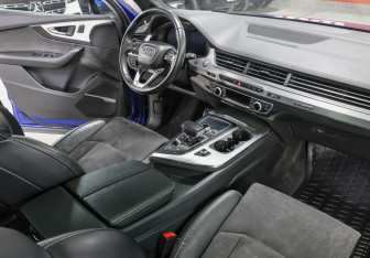 Подержанный автомобиль Audi Q7 2016 года (10 фото)
