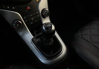 Подержанный автомобиль Chevrolet Cruze Sedan 2013 года (19 фото)