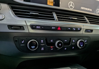 Подержанный автомобиль Audi Q7 2016 года (21 фото)