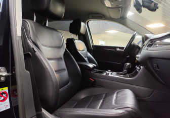 Подержанный автомобиль Volkswagen Touareg 2012 года (11 фото)
