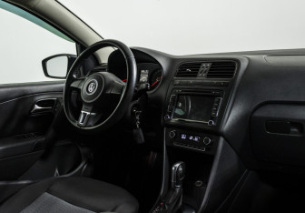 Подержанный автомобиль Volkswagen Polo Sedan 2014 года (9 фото)