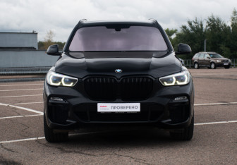 Подержанный автомобиль BMW X5 2020 года (3 фото)