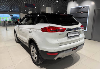 Подержанный автомобиль Geely Atlas 2018 года (4 фото)