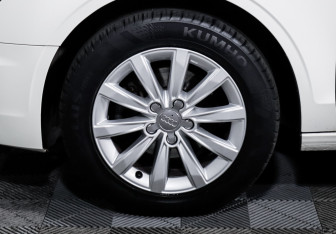 Подержанный автомобиль Audi A3 Sedan 2014 года (14 фото)