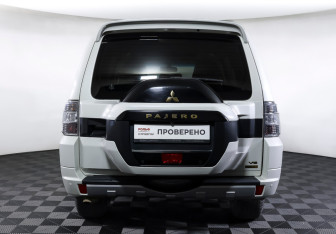 Подержанный автомобиль Mitsubishi Pajero 2021 года (6 фото)