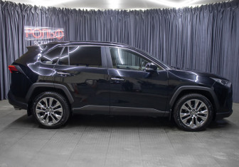 Подержанный автомобиль Toyota RAV4 2020 года (4 фото)