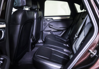 Подержанный автомобиль Porsche Macan 2018 года (11 фото)