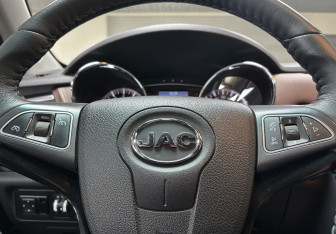 Подержанный автомобиль JAC T6 2022 года (27 фото)