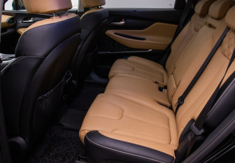 Подержанный автомобиль Hyundai Santa Fe 2022 года (11 фото)