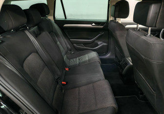 Подержанный автомобиль Volkswagen Passat Wagon 2019 года (13 фото)