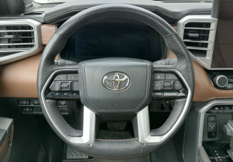 Подержанный автомобиль Toyota Tundra 2021 года (12 фото)