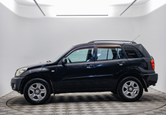 Подержанный автомобиль Toyota RAV4 2005 года (8 фото)