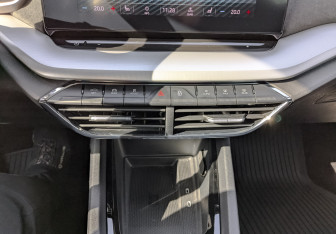 Подержанный автомобиль Skoda Octavia Liftback 2021 года (26 фото)