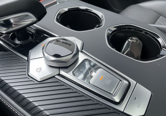 Подержанный автомобиль Changan UNI-K 2024 года (20 фото)