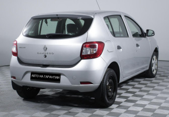 Подержанный автомобиль Renault Sandero 2014 года (3 фото)