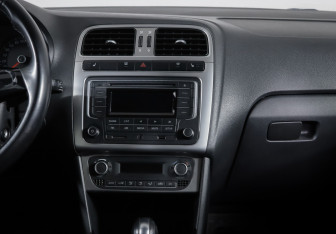 Подержанный автомобиль Volkswagen Polo Sedan 2015 года (13 фото)