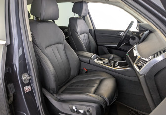 Подержанный автомобиль BMW X5 2019 года (22 фото)