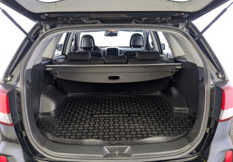 Подержанный автомобиль Kia Sorento 2014 года (9 фото)