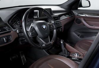 Подержанный автомобиль BMW X1 2015 года (14 фото)