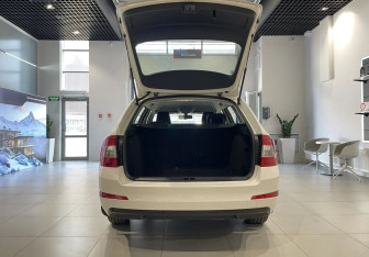 Подержанный автомобиль Skoda Octavia Wagon 2014 года (7 фото)
