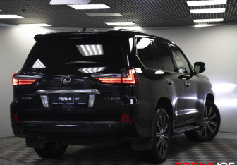 Подержанный автомобиль Lexus LX 2017 года (27 фото)