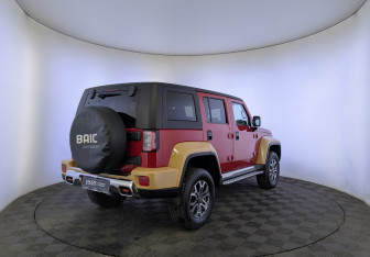 Подержанный автомобиль BAIC BJ40 2023 года (5 фото)