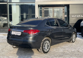 Подержанный автомобиль Citroen C4 Sedan 2014 года (5 фото)