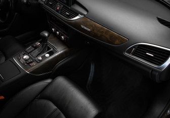 Подержанный автомобиль Audi A6 allroad 2012 года (28 фото)