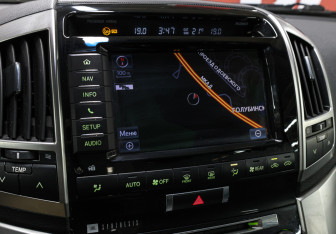 Подержанный автомобиль Toyota Land Cruiser Suv 2012 года (17 фото)